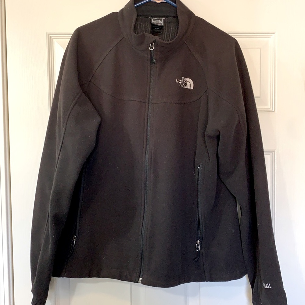 North face Women’s black fleece windwall jacket. Size XL